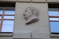 «Вернули исторический облик»: ВолгГМУ объявил о завершении реконструкции здания с барельефом Сталина