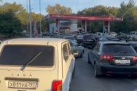 Волгоградцы показали на видео огромную очередь на АЗС 1 сентября