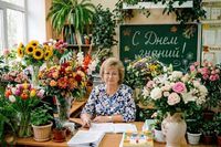 «Через неделю все они окажутся в мусорке»: волгоградские учителя – откровенно о переизбытке цветов на 1 Сентября