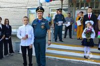 Под Волгоградом школьника и его отчима наградили за спасение троих детей из огня