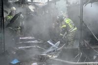 Покупатели чудом успели выскочить: в Волгограде тушат крупный пожар в магазине «Светофор»