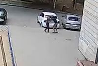 В Волгограде драка двух соперников из-за женщины попала на видео