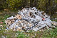 Приказали в администрации? Жители Фролово засняли стремительно расширяющуюся свалку стройотходов