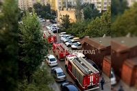 МКД на севере Волгограда окружили машины экстренных служб