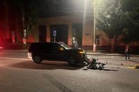 В Волгограде бесправный мопедист с пассажиром покалечились в ДТП