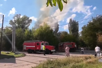 На юге Волгограда загорелась двухэтажная заброшка