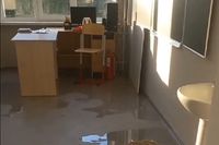 Тринадцать несчастий? Школу-долгострой в Волжском затопило с третьего по первый этаж