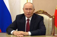 «Ваш голос – вклад в победу России»: Владимир Путин призвал россиян прийти на выборы в ГД
