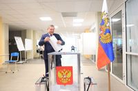Андрей Бочаров проголосовал в школе имени Пахмутовой