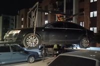 В Волжском владелец седана бизнес-класса из-за долгов стал пешеходом