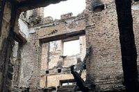«Останками» исторического дома недобросовестный подрядчик закидал  дороги в Волгограде