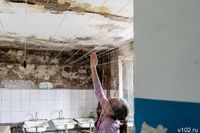 Без окон, батарей, но с летящими на голову кирпичами: волгоградцы показали, как выживают в «общежитии Бастрыкина» на ул. Слепцова