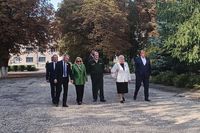 Глава Экосовета Соловьева поздравила Арчединский лесной колледж с 60-летием
