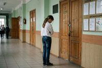 В листе ожидания. В Волжском травмированной ученице-кадету отказали в приеме  в «гражданскую» школу