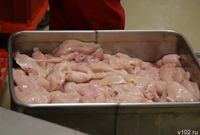 В волгоградской кулинарии нашли 24 кг опасного куриного филе