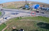 Под Волгоградом парашютист спикировал перед светофором