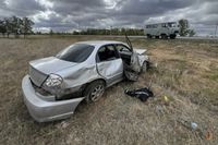Двое юношей пострадали в перевернувшейся под Волгоградом иномарке