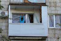 Окна вывернуло наизнанку: в Волгограде полиция устанавливает причину загадочного взрыва в МКД