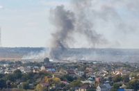 Волгоградцы сняли на видео черный дым от горящей свалки