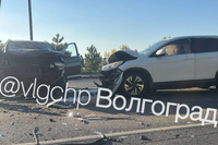 В Волгограде два внедорожника в лобовую столкнулись на Нулевой продольной
