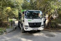 В центре Волгограда тестируют мобильные мусоровозы для запаркованных дворов