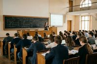 Абитуриентов из Волгограда хотят обязать оплачивать учёбу до начала обучения