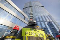 «В экипировке и с баллоном наперевес»: смотрим как спасатели на время покоряли 27-этажный бизнес-центр в Волгограде
