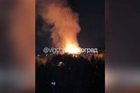 «Это уже второй раз за сутки»: в Волгограде вновь вспыхнул аварийный дом