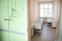 В реанимации остается 4-летняя, выпавшая с 5 этажа в Волжском