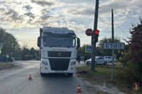 В Волгоградской области фура сбила подростка на самокате