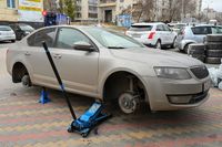 Сказалась ситуация с бензином? Волгоградцы начали сезон смены шин в разгар бабьего лета