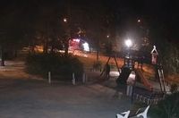 В Волжском ночная кража качелей из сквера  попала на видео