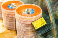 Ползарплаты за кило? Цены на красную икру в Волгограде пробили потолок