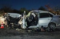На трассе под Волгоградом в лобовом ДТП погибли три человека и двое ранены
