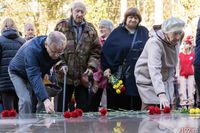 Возложили цветы и спели «Надежду»: в Волгограде отметили 108-летие комсомола