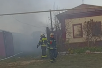 Жилой дом и хозпостройки сгорели в Волгоградской области