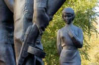 Возложили цветы и спели «Надежду»: в Волгограде отметили 108-летие комсомола