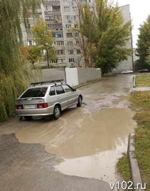 В Краснооктябрьском районе на улице Библиотечной есть свое «озеро»
