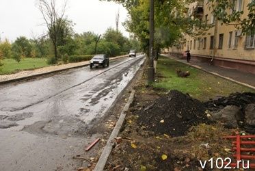 На Малом проспекте дорожники забыли убрать кучу мусора