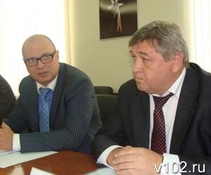 Директор «Волгоградэнерго» Егор Каленюк (слева), и.о. гендиректора «Волгоградэнергосбыт» Александр Машенцев (справа).