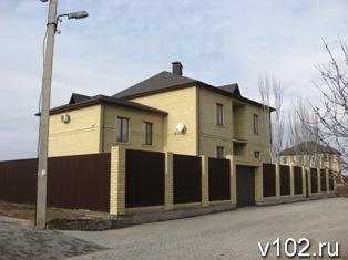 В этом доме живет приятель Сергея Боженова.