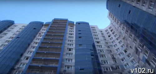 летом 2015 года 1500 тысячи новоселов 19-этажки в Дзержинском районе провели без воды из-за конфликта застройщика с коммунальным предприятием