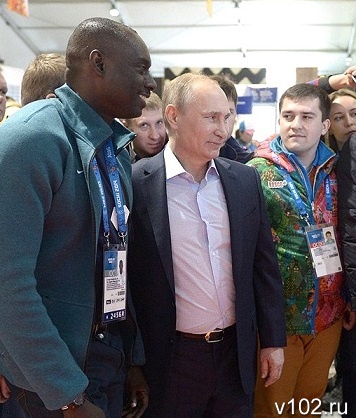 Визит Президента России Владимира Путина в олимпийскую деревню. Январь 2014 г. Иван Радько - справа
