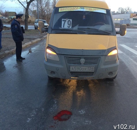 Автобус красноармейский волгоград. Маршрутка сбила человека Волгоград. Маршрутки Красноармейского района. Маршрутки Волгограда Красноармейский район. Автобусы Красноармейского района Волгограда.