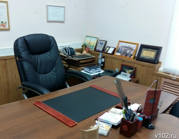 Кабинет депутата Щура используется как склад для документов или как переговорная комната.