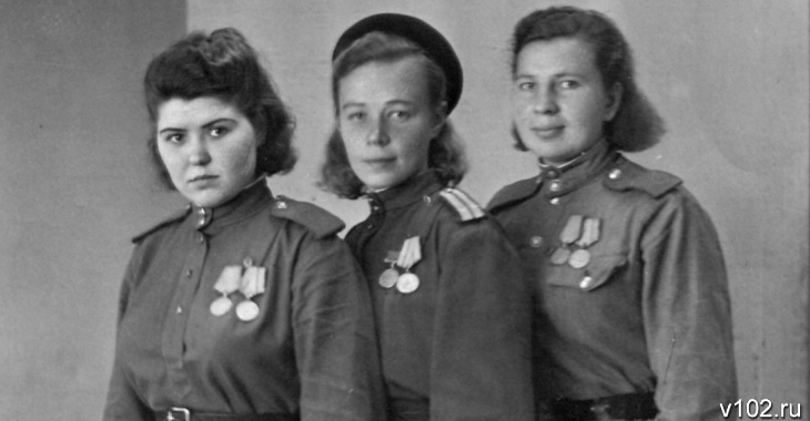 Медсестра Анна Лисичкина (слева) с сослуживицами.