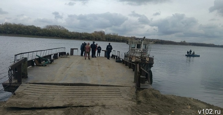 В Астраханской области «Газель» съехала в реку с парома: один погибший