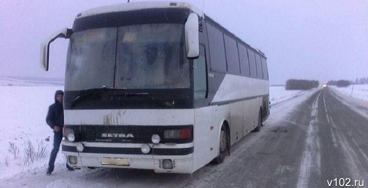 Автобус «Волгоград-Дербент»  с тридцатью пассажирами сломался в степи в Астраханской области