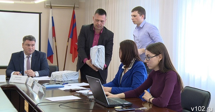 Максим Владимирович в апреле этого года держал в руках заявки претендентов на роль регоператора в сфере обращения с ТКО