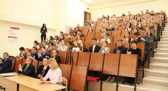 Школьника из Суровикино после победы в федеральной олимпиаде по финансовой грамотности ждут в Москве